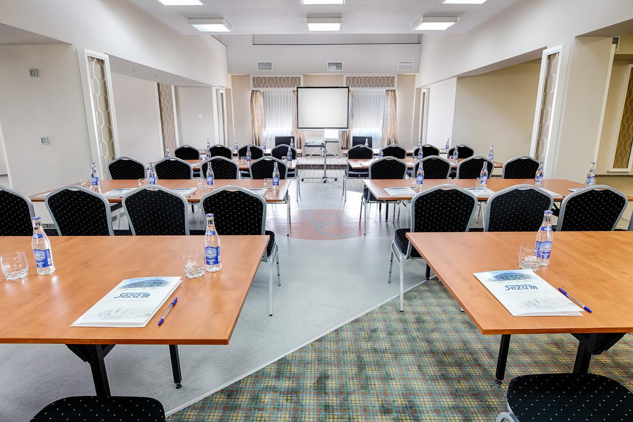Hotel Sezam Machowa ภายนอก รูปภาพ